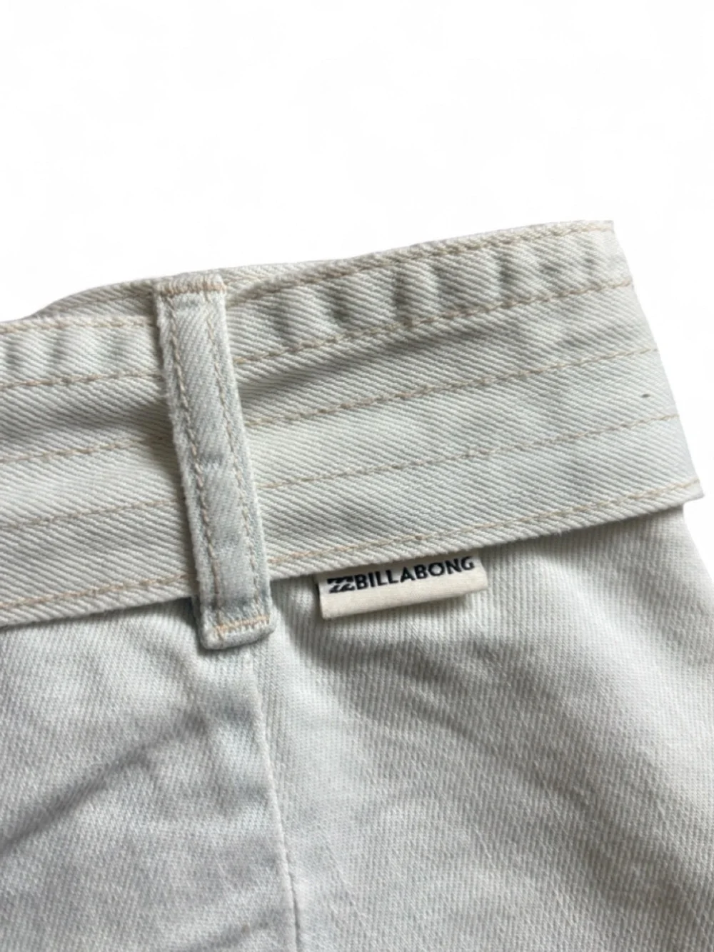 Billabong Light Wash High-Waist Denim Belted Shorts Tie Waist Cuffed Sz 28 Jorts